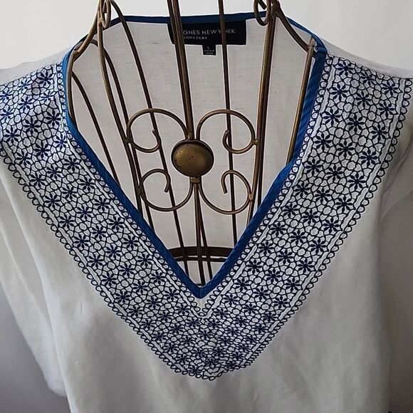 Linen Embroidered V~Neck Tunic Size Large With Blue Piping - Picture 2 of 7